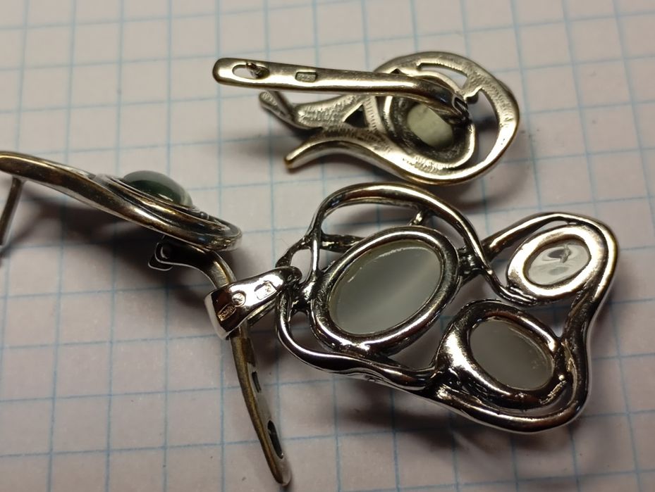 Продам срібний гарнітур.