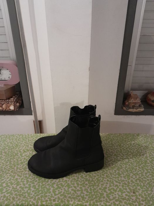 Vendo Botas de Senhora ESMARA muito bonitas como novas