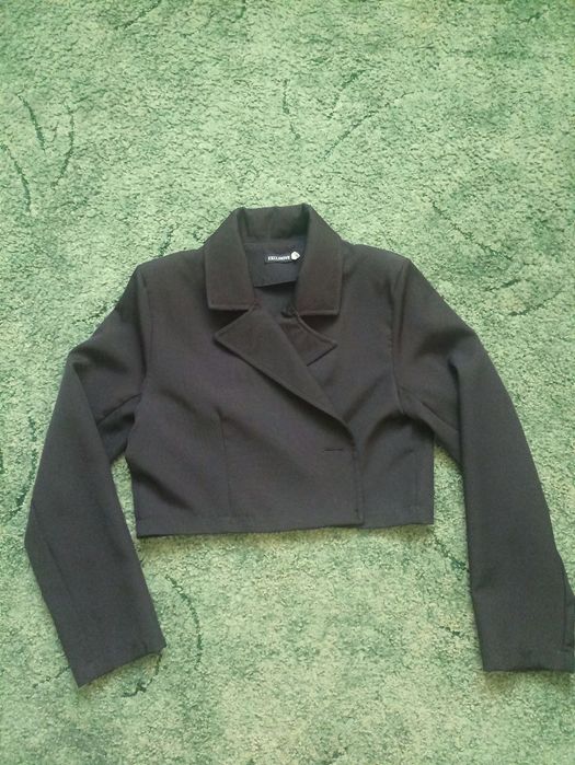 Жіночий класичний костюм