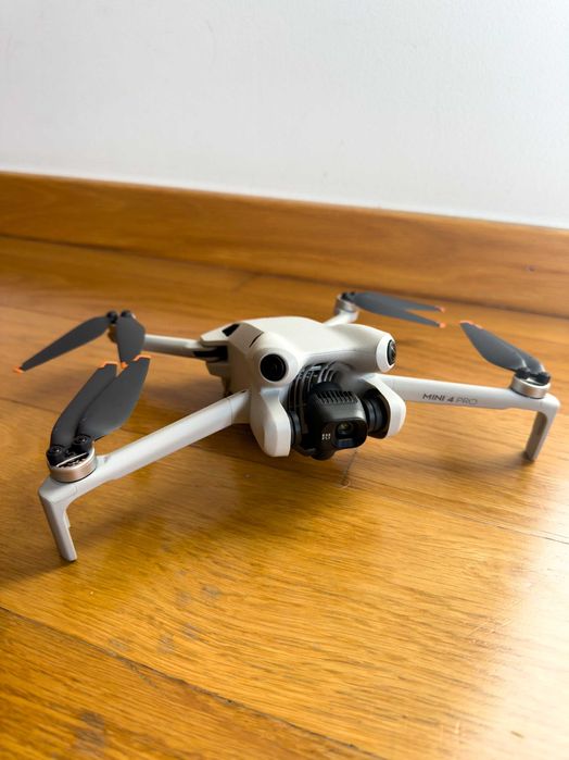 DJI Mini 4 Pro Fly More Combo