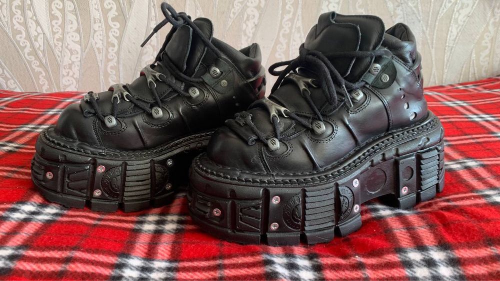 New Rock Негро Торніллос 38 розміру в ідеальному стані, оригінал