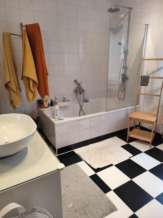 Arrendo quarto para uma pessoa com WC privativo despesas  todas incluí