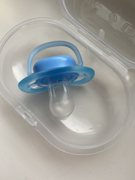 Пустушка силіконова Avent ultra air 0-6 м.