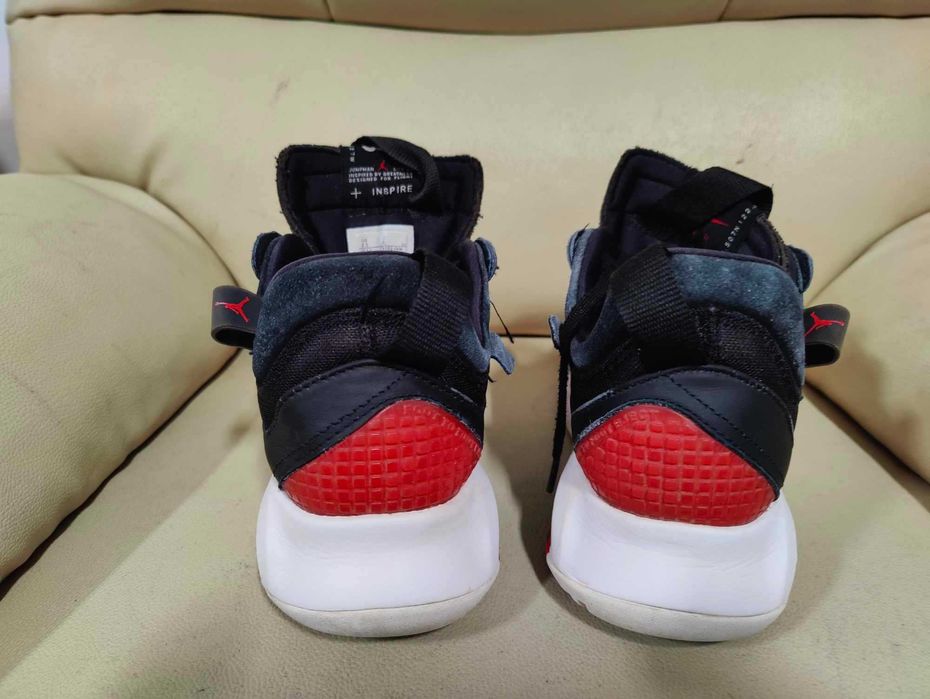 Tenis Nike Air Jordan MA2 tam. 42