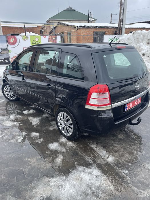 Opel Zafira.               .