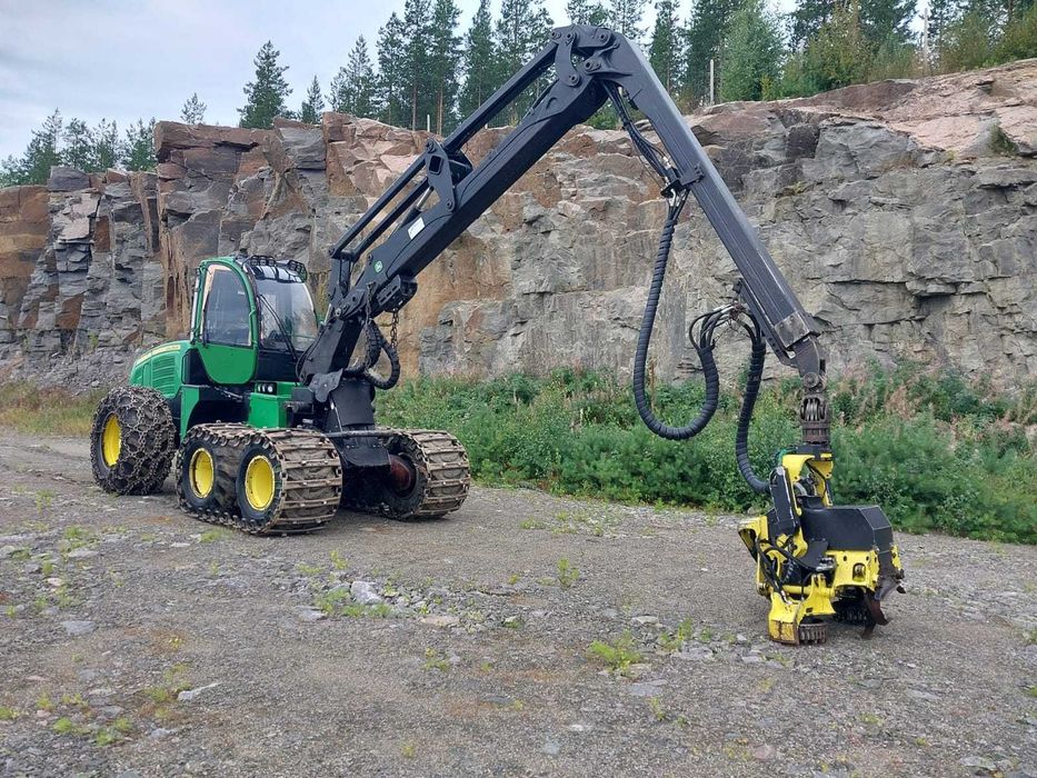 Harvester John Deere 1170E H414 bardzo ladny testy w lesie kombajn lesny maszyna do scinki scinkowa