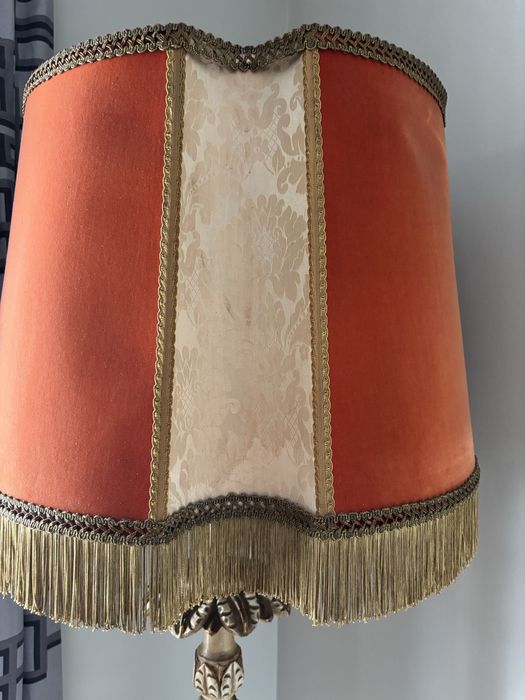 Candeeiro de pé alto