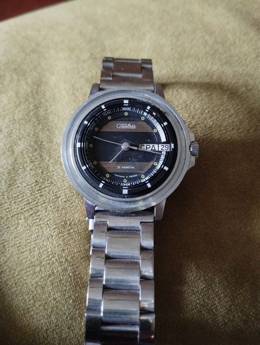 Годинники Слава з календарем