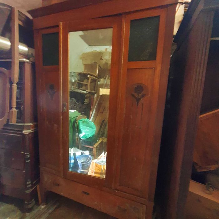 Roupeiros e armários diversos