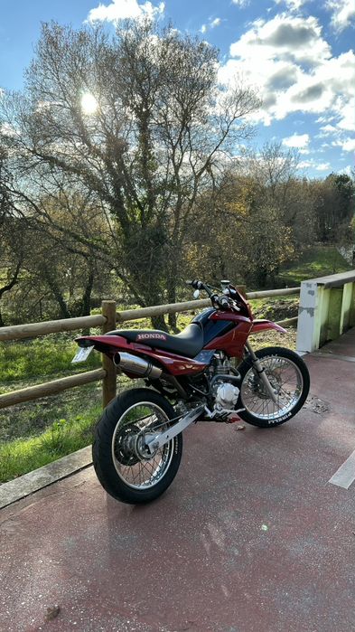Honda XR 125L com extras