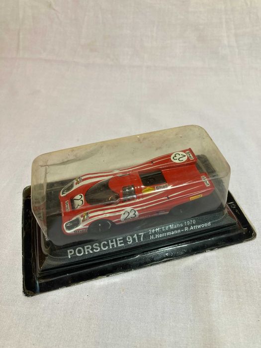 Carrinhos miniatura de exposição, escala 1/43.