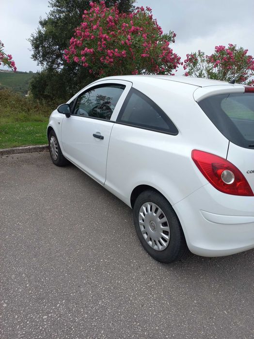 Opel Corsa, comercial a diesel,  ano 2011