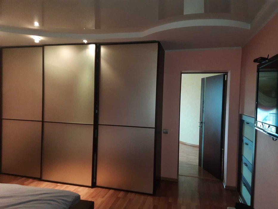 Будинок 256м² з критим басейном, сауною та зимовим садом