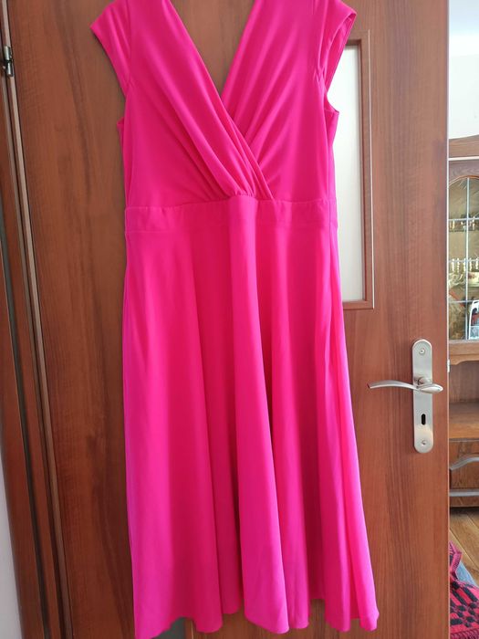 Różowa sukienka na imprezę
