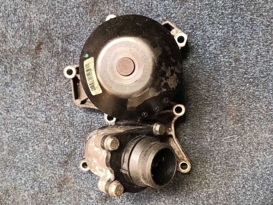 Bmw e60 e87 e90 lci n47 насос води 7797640 e83
