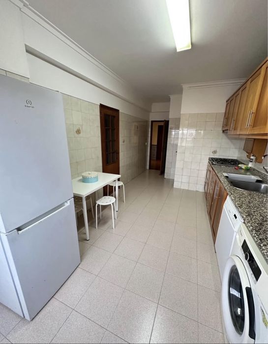 Aluguer de quarto de casal - 2 minutos da estação do Cacém