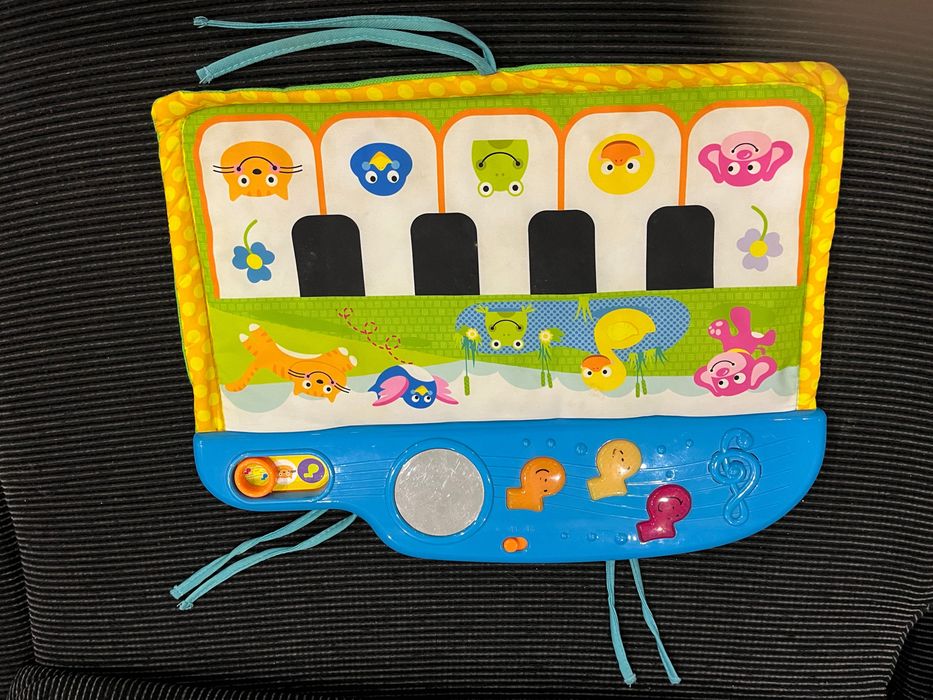 Piano musical de bebé em pano