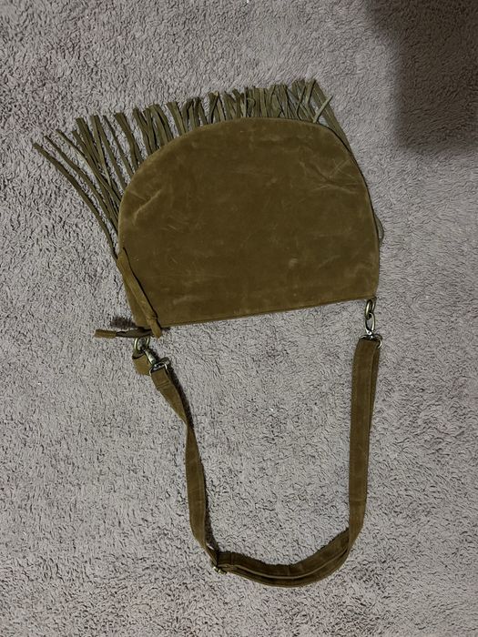 Mala trira colo com franjas.