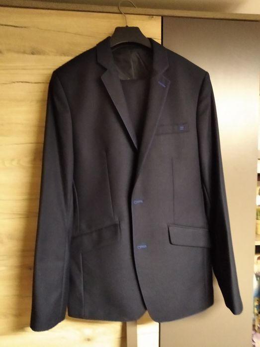 Sprzedam garnitur nowy..