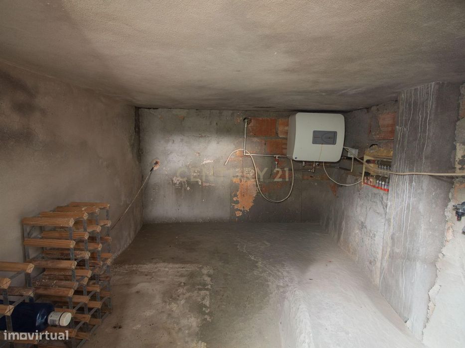 Garagem com 98,5 m² em Buarcos – Espaço Independente e Privativo