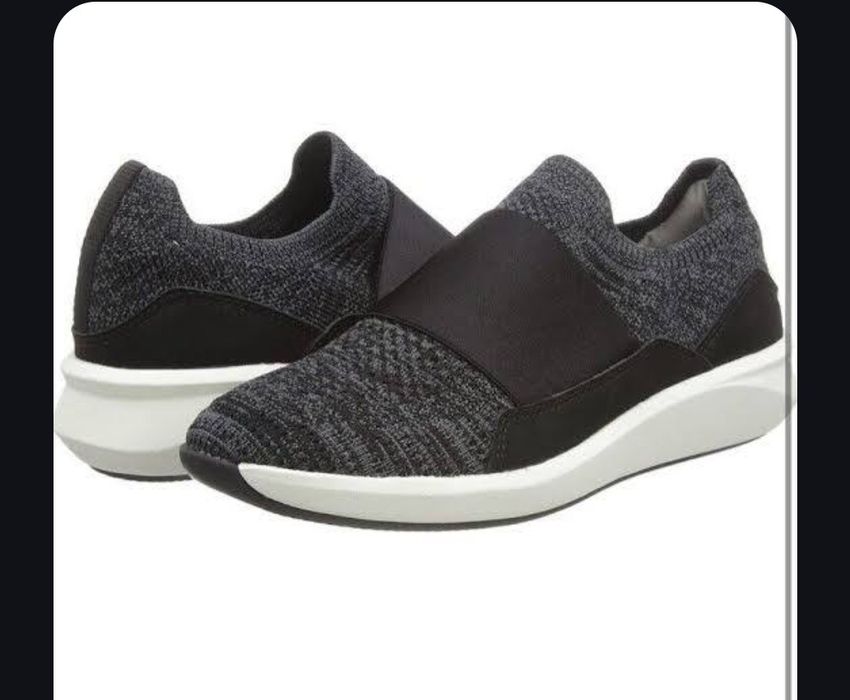 Жіночі кросівки - сліпони, від британського бренду Clarks.