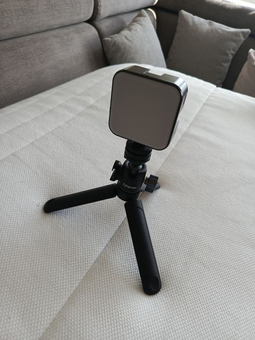 ULANZI: nowy mini statyw z głowicą do vlogowania: Ulanzi U-Vlog lite.