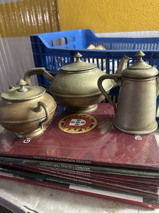 Conjunto de 3 peças de um serviço de cha em alpaca muito antigo