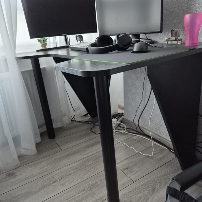 Продам компьютерный стол