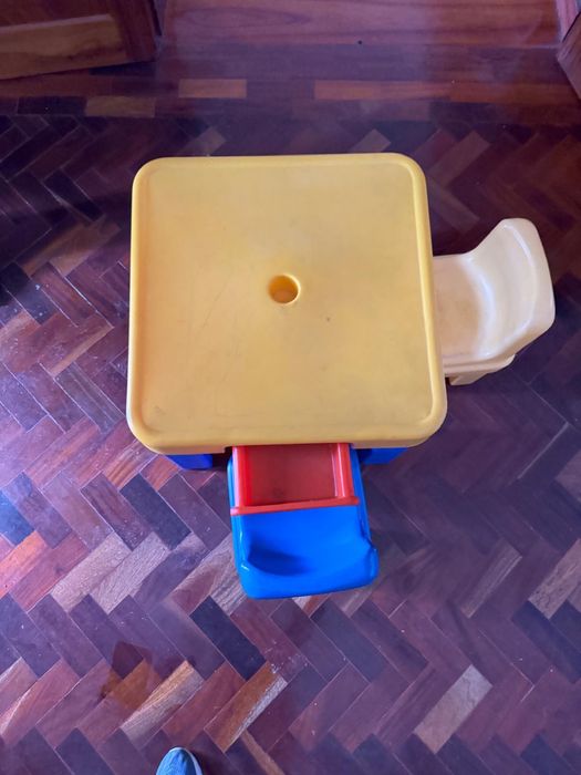 Mesa e cadeiras chico