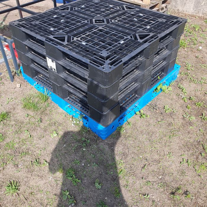 Paleta plastikowa 110x110 używana