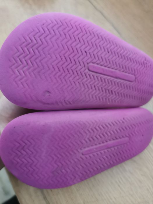 Klapki basenowe dziewczęce Martes rozmiar 28