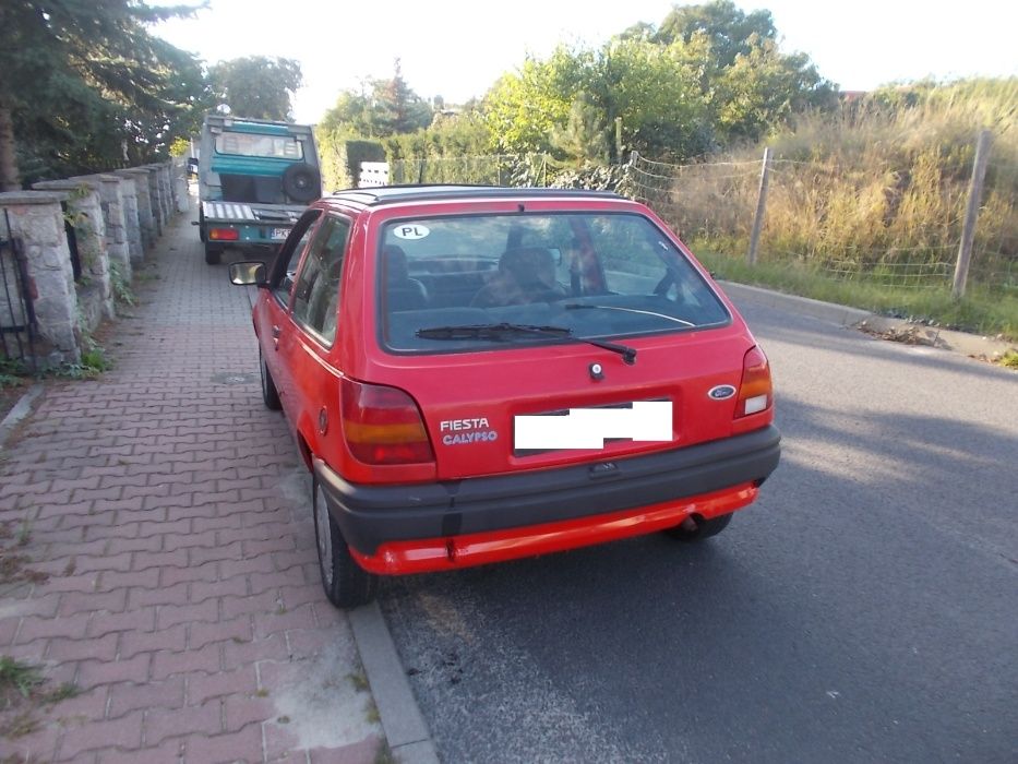 Ford Fiesta MK3,kolor czerwony,1,3 benzyna,przeznaczony na części