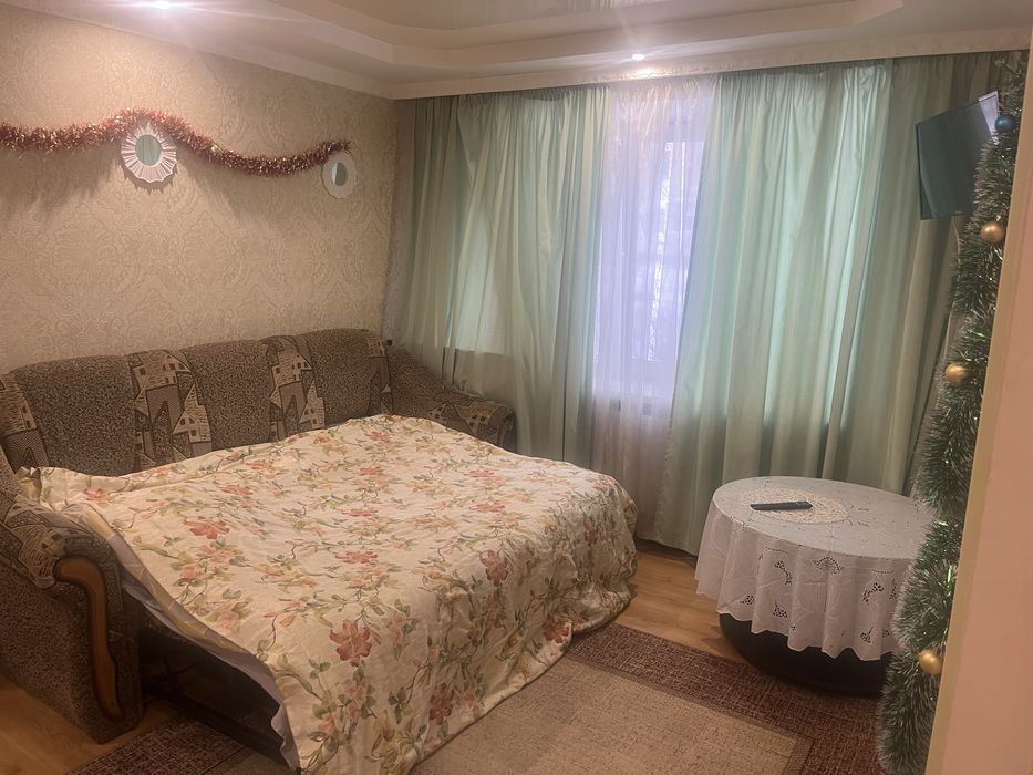 Дуже тепла ,Гарна 2х кімнатна квартира навпроти лікарні Святого Лу