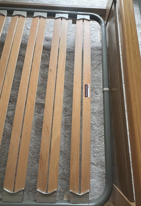 Estrutura de cama e estrado