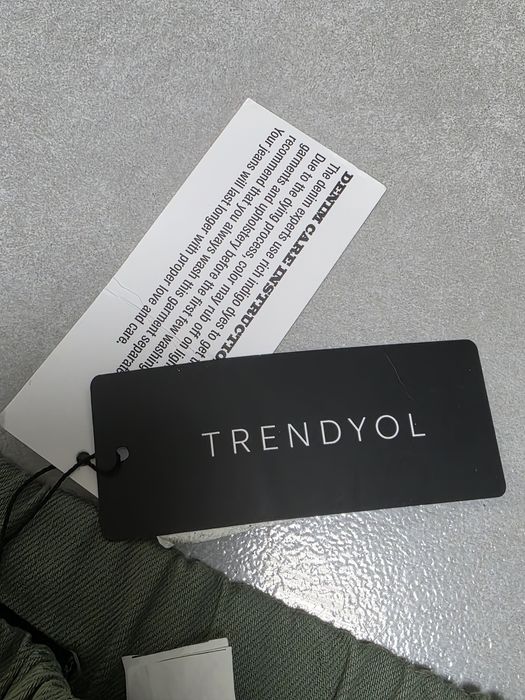 Spodnie jeansowe khaki Trendyol roz. M Loose