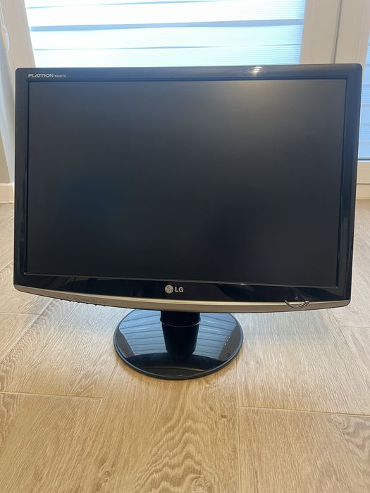 LG Flatron W2252TQ