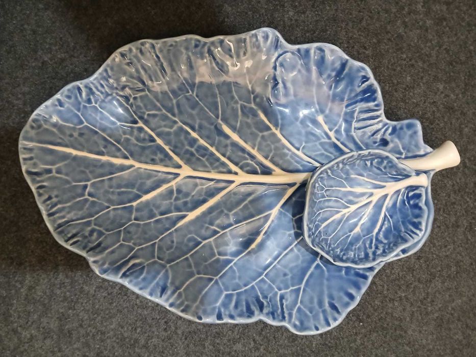 A Arte de Serviço de mesa com Relevo - BORDALLO PINHEIRO