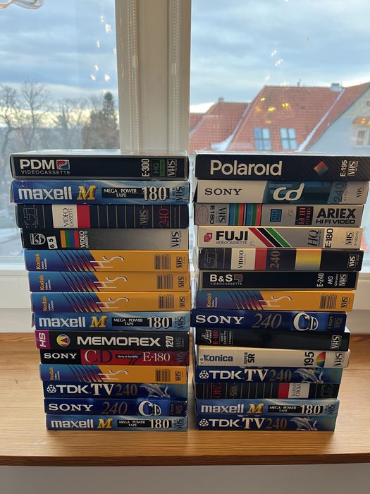Kasety VHS z filmami i programami