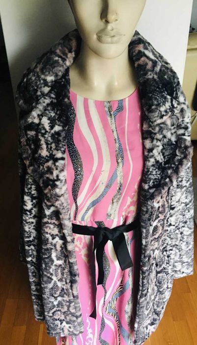 Vestido midi em rosa e preto , seda acetinada.