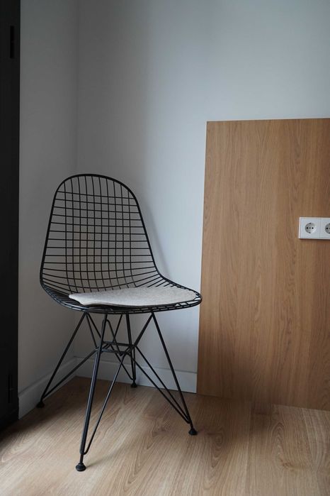 Cadeira da Vitra modelo Wire DKR-2 Chair