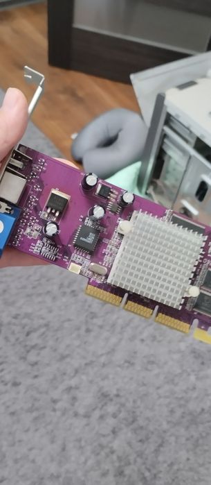 Рабочая видеокарта Geforce MX440 8X 64 MB DDR TV-OUT