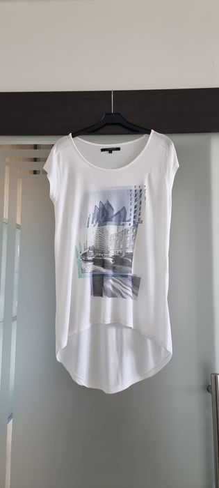 40/L Reserved - biała bluzka z nadrukiem