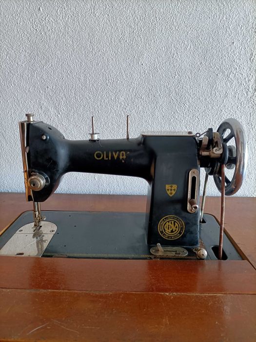 Maquina costura Oliva antiga