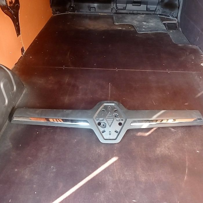 Накладака капота монограма Решітка Рено Трафік Renault Trafic 2019-22