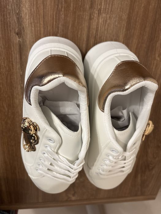 Buty białe nowe 39