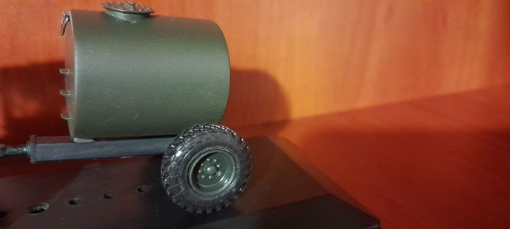 Модель прицеп бочка 3куба маштаб 1/43