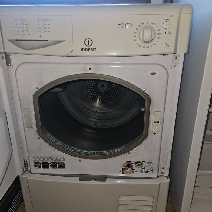Vendo máquina de secar roupa indesit