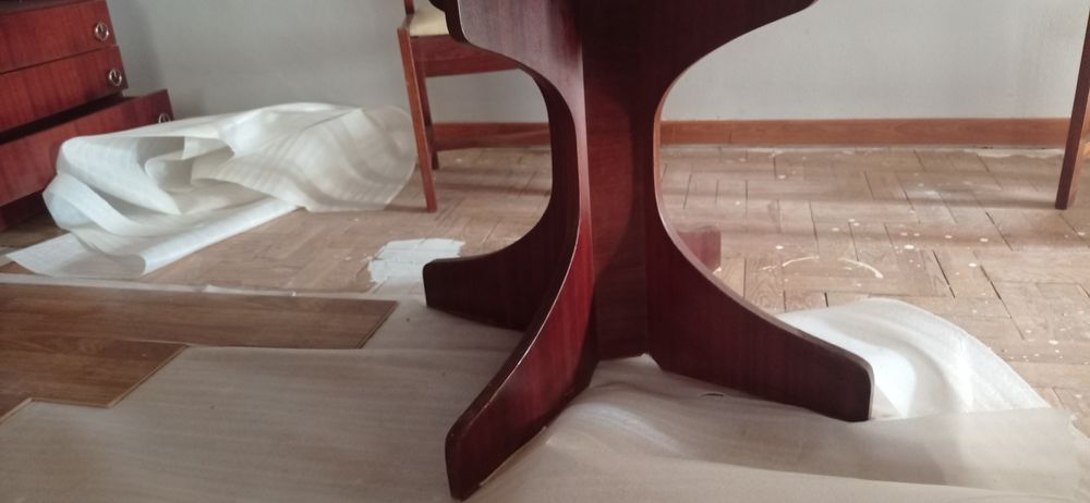 Mesa de Jantar extensivel com 5 cadeiras