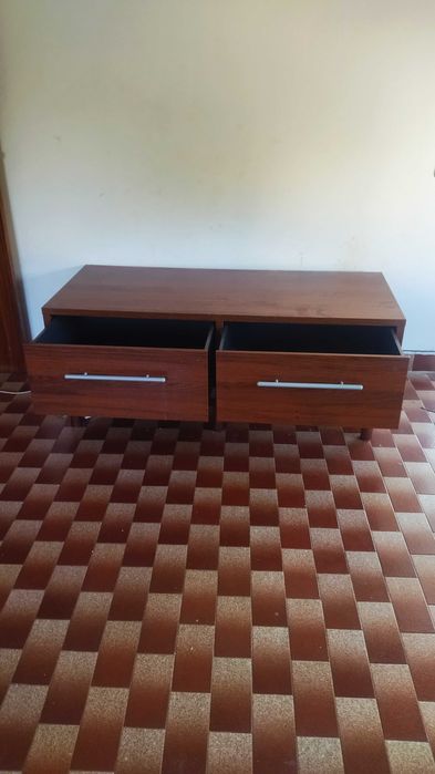 Mesa de TV com 2 gavetões