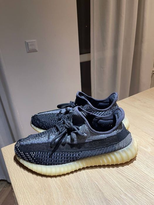 yeezy 350 v2 carbon w Twojej okolicy? Sprawdź kategorię Moda